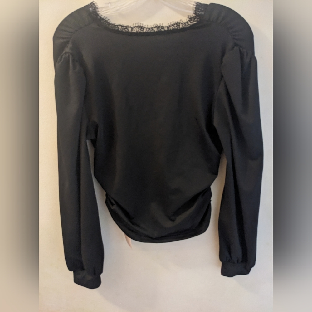Clasi Contrast Lace Lantern Sleeve Tee - Picture 5 of 5